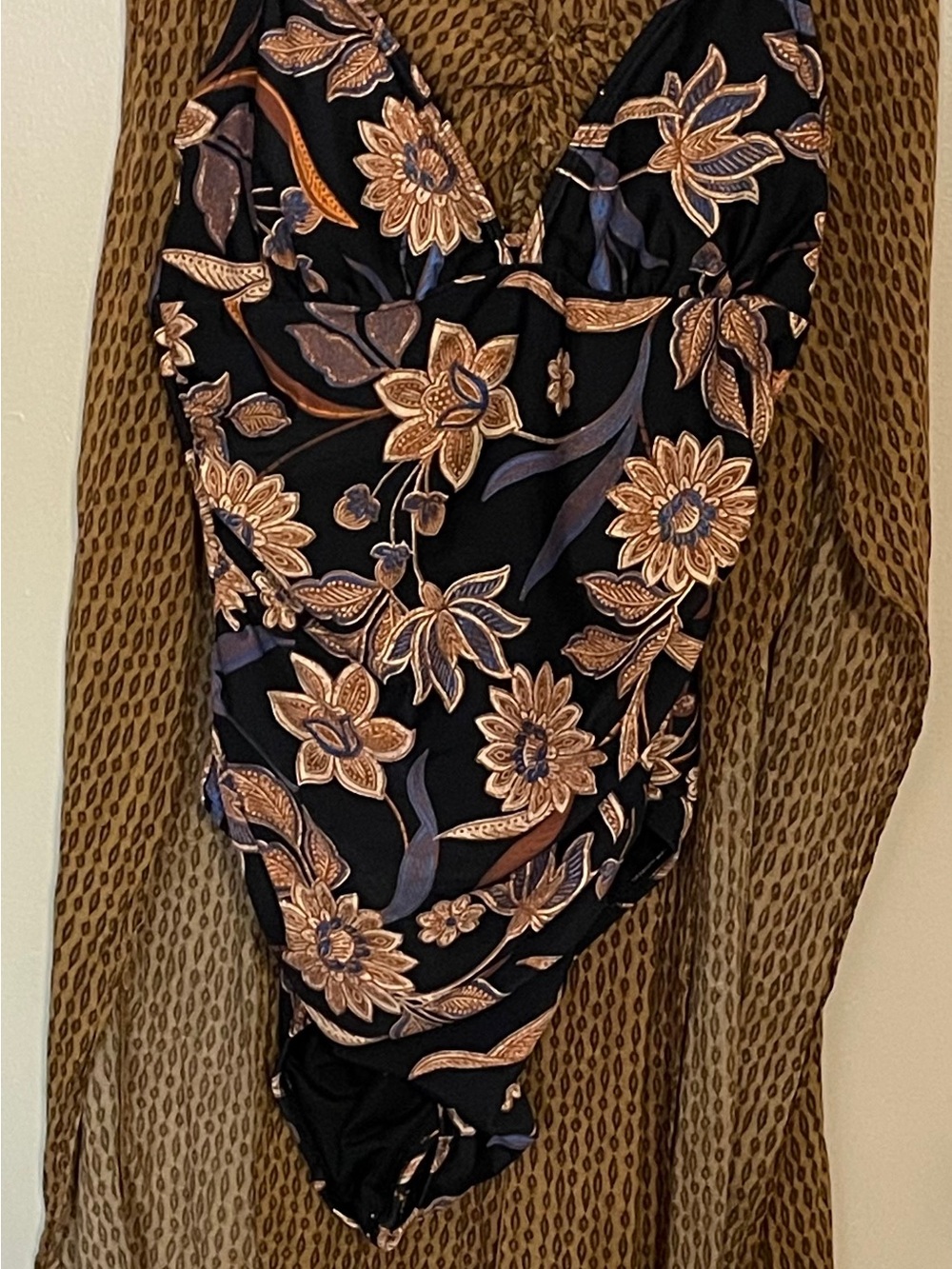 New w/tags Cupshe Womens 1 piece swim bathing suit/wrap beach pants size S